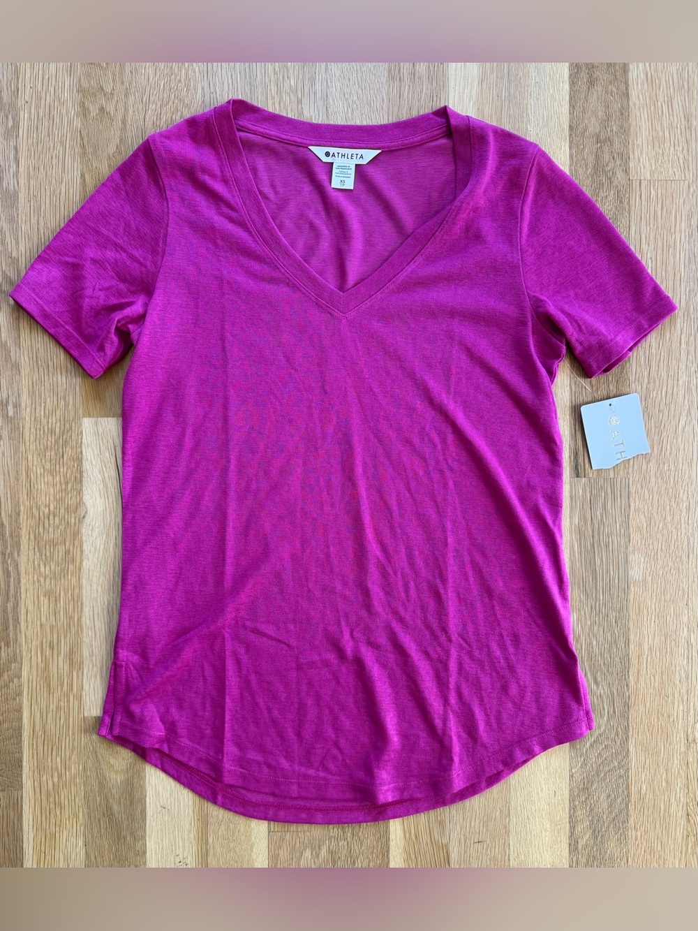 Athleta Breezy Scoop V-Neck Short Sleeve Tee